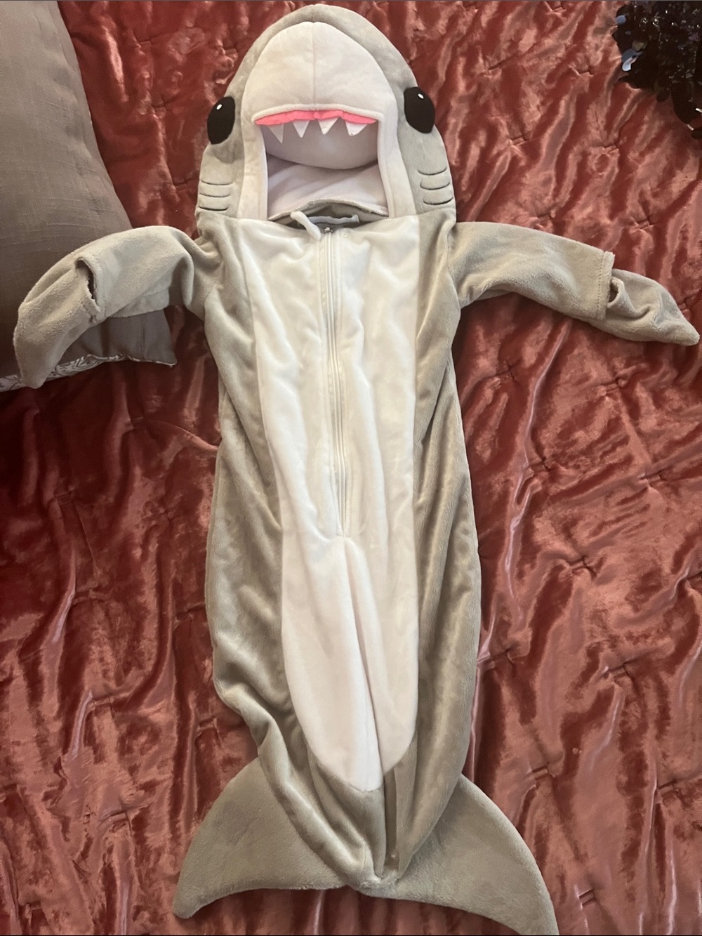 Shark Hooded newborn 3-6m One-Piece Footie - Gray & White